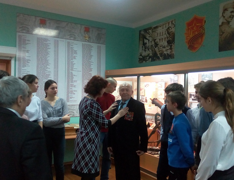 Этих дней не смолкнет слава...