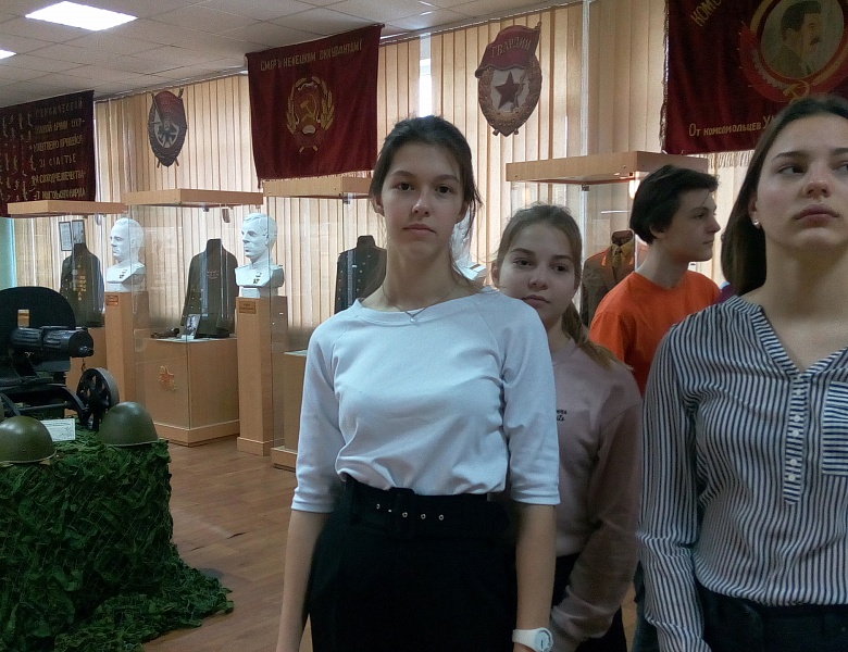 Этих дней не смолкнет слава...